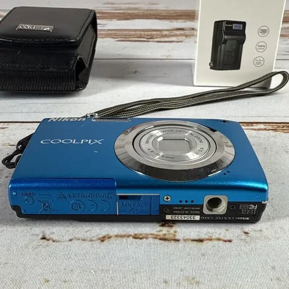 BLUE Nikon COOLPIX S3000 12MP Digital Camera From Japan A0016